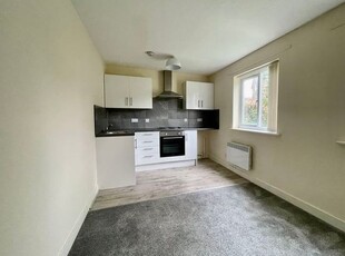 Flat to rent in Chilgrove Avenue, Blackrod, Bolton, Lancashire. BL6