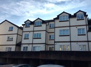 Flat to rent in Coach House Mews, Mill Street, Redhill RH1
