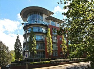 Flat to rent in Constitution Hill, Woking GU22