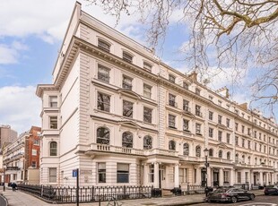 Flat to rent in Cornwall Gardens, South Kensington SW7