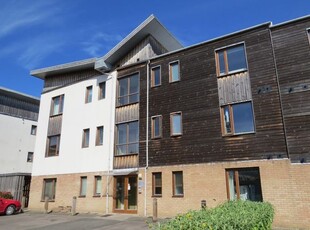 Flat to rent in Cowleaze, Chippenham, Wiltshire SN15