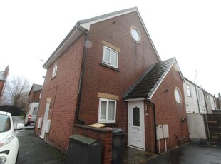 Flat to rent in Croft Street, Westhoughton, Bolton BL5