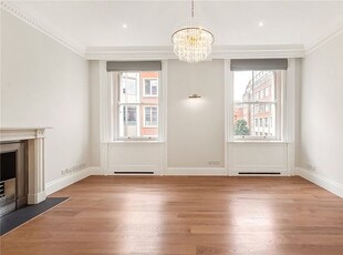 Flat to rent in Curzon Square, Mayfair, London W1J