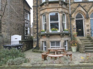 Flat to rent in Dragon Parade, Harrogate HG1