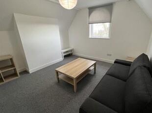 Flat to rent in Eccles Old Road, Salford M6