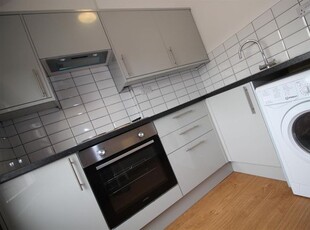 Flat to rent in Evington Road, Evington, Leicester LE2