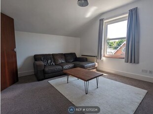 Flat to rent in Farnham Road, Guildford GU2
