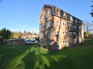 Flat to rent in Flat 6 Beacon House, 123 Worcester Road, Malvern WR14