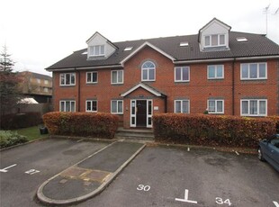 Flat to rent in Gade Close, Rickmansworth Road, Watford, Hertfordshire WD18