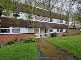 Flat to rent in Garrick Court, Lichfield WS13