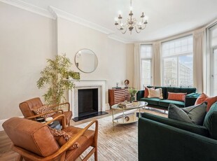 Flat to rent in Gloucester Road, South Kensington SW7