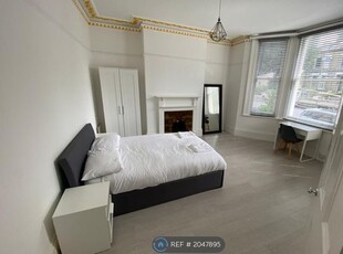 Flat to rent in Goldstone Villas, Hove BN3