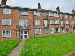 Flat to rent in Grenville Close, Burnham, Slough SL1