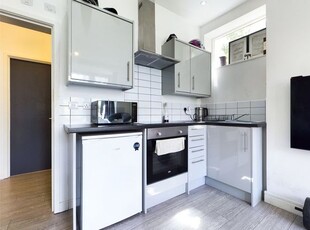 Flat to rent in Harrington Villas, Flat 2 BN1