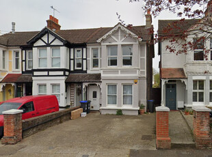 Flat to rent in Harrow Road, Worthing BN11