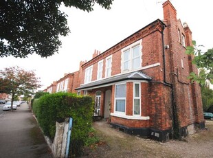Flat to rent in Henry Road, West Bridgford, Nottingham NG2