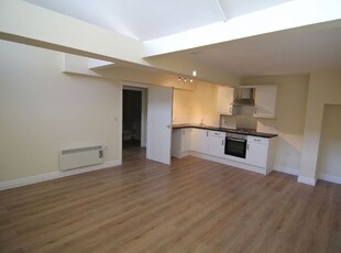 Flat to rent in High Street, Cheltenham GL52