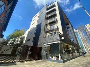 Flat to rent in High Street, Manchester M4