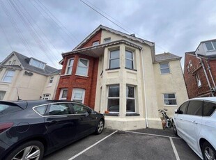 Flat to rent in Holland Road, Weymouth DT4