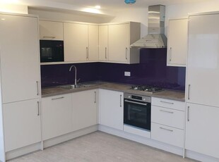 Flat to rent in Jews Lane, Dudley DY3