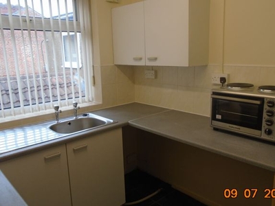Flat to rent in King Street, Thorne, Doncaster DN8