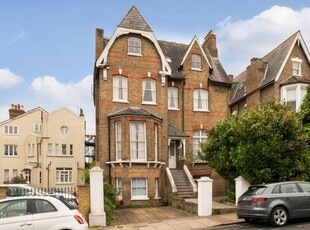 Flat to rent in Kings Road, Richmond TW10