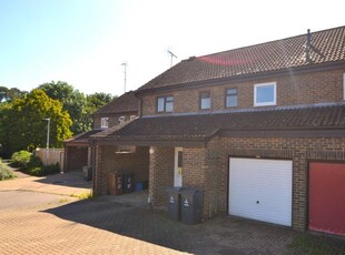 Flat to rent in Lapwing Rise, Stevenage SG2