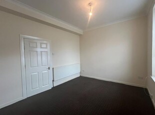 Flat to rent in Main Street, Newmilns KA16