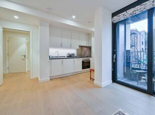 Flat to rent in Newman Street, Fitzrovia, London W1T