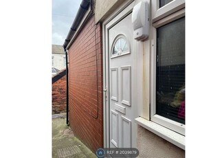 Flat to rent in Park Road, Blackpool FY1