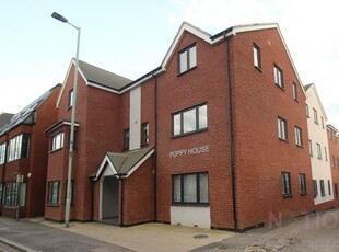 Flat to rent in Poppy House, Paynes Park, Hitchin SG5