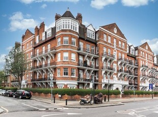 Flat to rent in Prince Of Wales Drive, London SW11