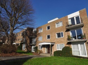 Flat to rent in Priory Court, Hitchin SG4