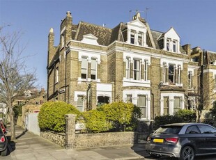 Flat to rent in Priory Road, Kew, Richmond TW9