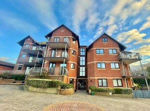 Flat to rent in Raddenstile Lane, Exmouth EX8