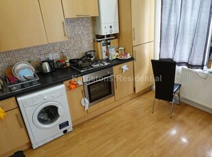 Flat to rent in Stacey Road, Roath CF24