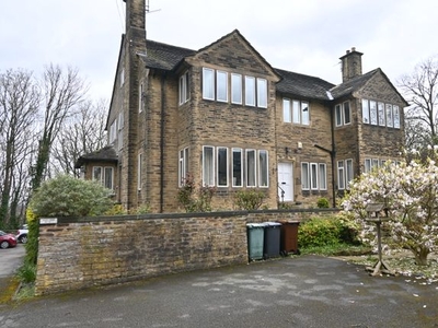 Flat to rent in Staveley Road, Nab Wood, Shipley BD18