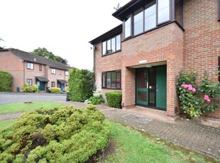 Flat to rent in Stoney Grove, Chesham, Buckinghamshire HP5