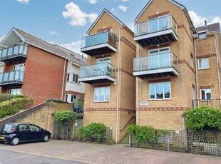 Flat to rent in Studland Road, Westbourne, Bournemouth BH4