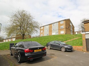 Flat to rent in The Pastures, Downley, High Wycombe HP13