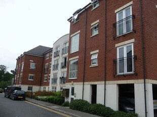 Flat to rent in Tobermory Close, Langley, Slough SL3