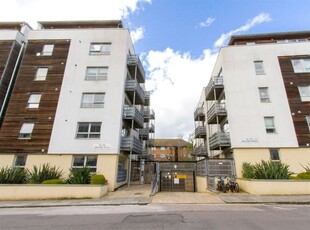 Flat to rent in Wellend Villas, Springfield Road, Brighton BN1