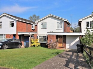 Link-detached house to rent in Wilders Close, Woking GU21