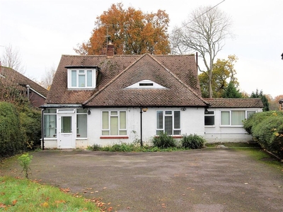 Luxury 3 bedroom Detached House for sale in Chipstead, England