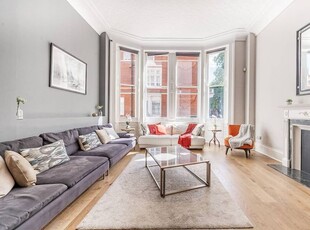 Maisonette to rent in Cadogan Square, Chelsea, London SW1X