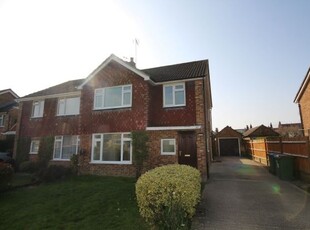 Property to rent in Blunts Way, Horsham RH12