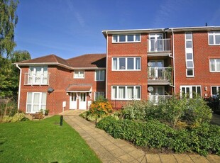 Property to rent in Gordon Road, Haywards Heath RH16