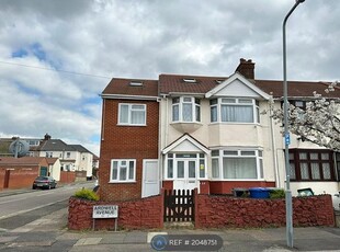 Room to rent in Ardwell Avenue, Ilford IG6
