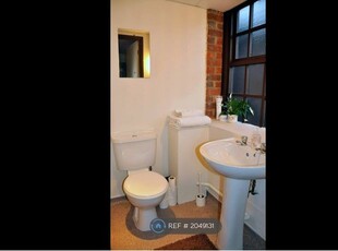 Room to rent in Carlton House, Stoke-On-Trent ST4
