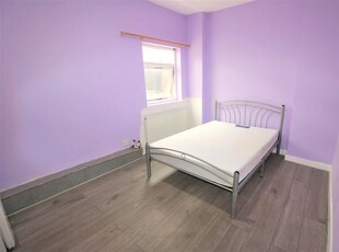 Room to rent in Cecil Avenue, Barking, Essex IG11